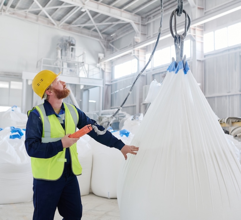An engeneer working in a warehouse